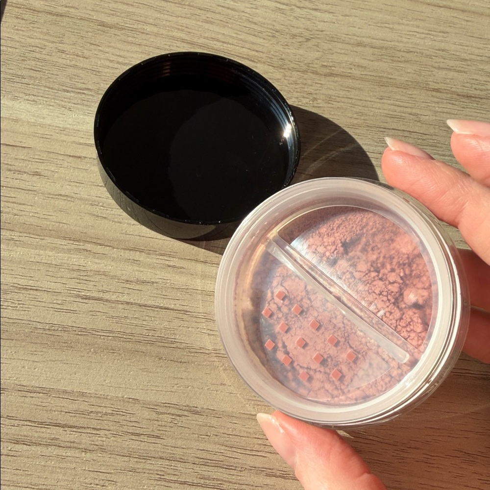 Alima Pure Loose Mineral Blush - Antique Rose - Picture 4 of 4